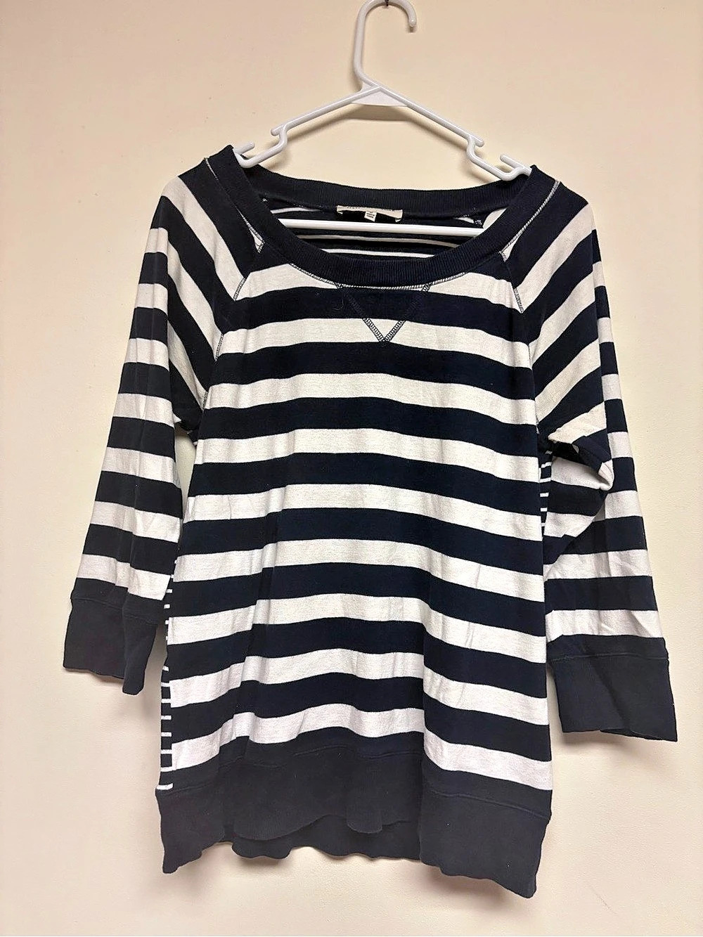 Jones New York Striped Long Sleeve Top in Navy & White Size Medium
